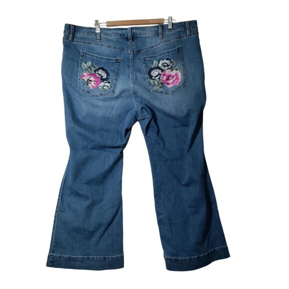 Lane Bryant Flex Magic Waistband Mid‎ Rise Flare Jeans Size 24S Embroidered - Picture 1 of 10